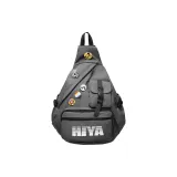 Gray с шармом и значком