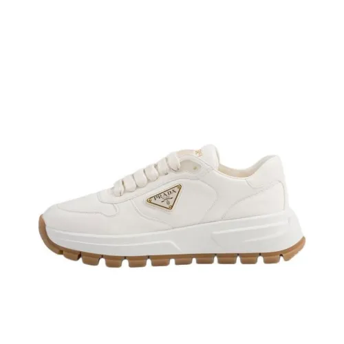 PRADA Низкий топ Повседневная обувь Женская Белая