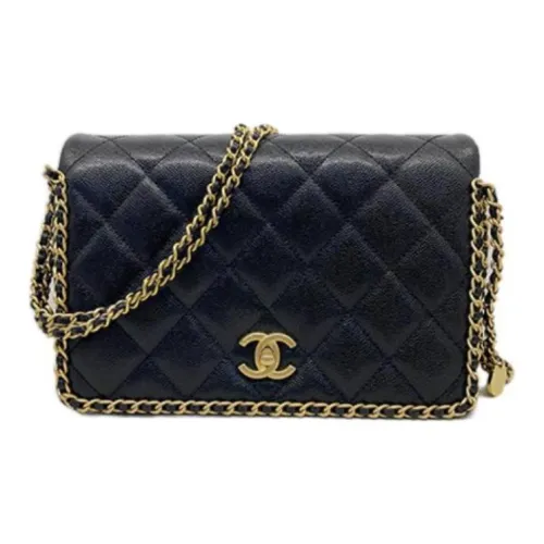 CHANEL Сумки через плечо Женские