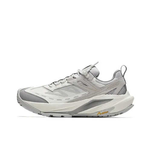 ANTA Tracking Амортизаторы Slip-resistant и устойчивые к истиранию Низкий топ Альпинистская обувь Мужская Серый Белый