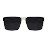 Молочно-белый