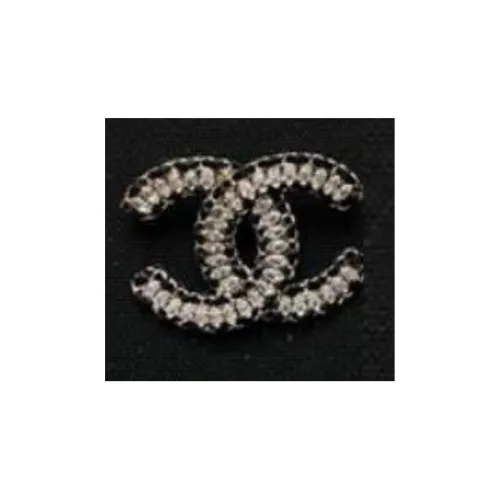 CHANEL Металлическая брошь золотая женская