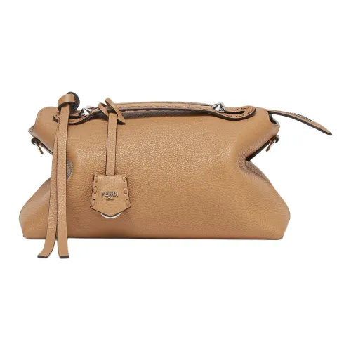 FENDI By The Way Selleria MediumСумка Selleria Цвета Капучино, Прошитая Вручную 192 Стежками