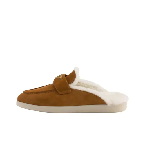 PRADA Домашние тапочки Женские Коричневый