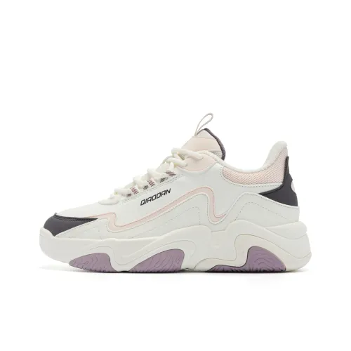 QIAODAN Покрытие визуально увеличивает рост устойчивые к истиранию противоскользящие высокие кроссовки для скейтбординга женские белые розовые