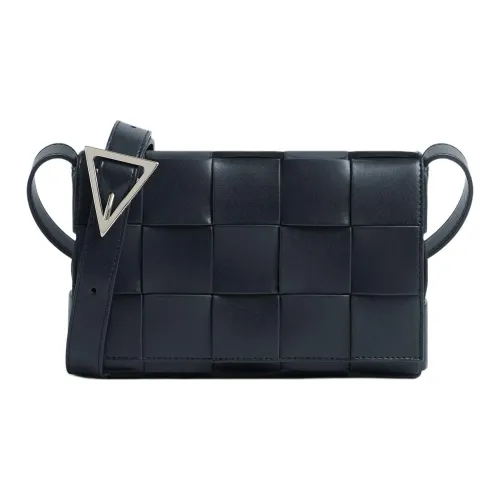 Bottega Veneta Сумка через плечо из коровьей кожи Мужская Темная тень Серый и Серебряный