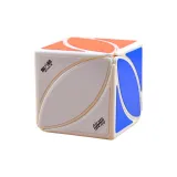 Белый фон, кленовый кубик Рубика