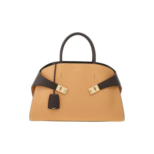 FERRAGAMO Телячья кожа Сумка через плечо Сумка среднего размера Женская Светло-верблюжий Morocco Tower