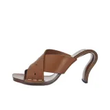 Коричневый