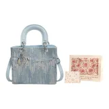 Светло-голубой