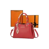 Коробка с красной лентой