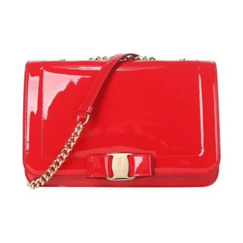 Ferragamo Лакированная кожа Сумка через плечо Средняя Женская Красная