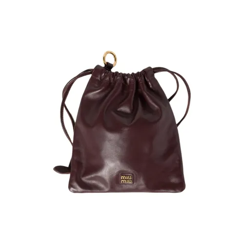 MIU MIU Кожаный клатч женский цвет бриарвуд