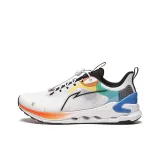 Белый, синий, зелёный.