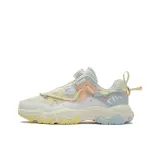 Молочно-белый / Иллюзия синего