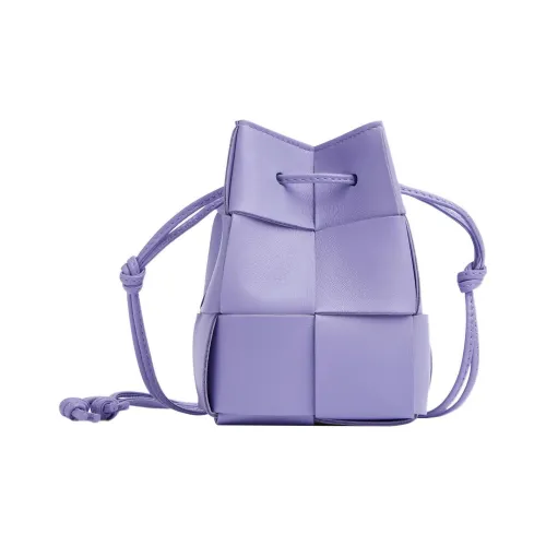 Bottega Veneta CASSETTE Pillow Bag Овчина Сумка-ведро Сумка через плечо Мини Женские Глициниево-фиолетовый