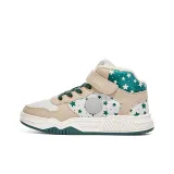 Белый абрикос, зелёный