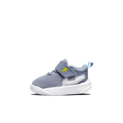 Nike Team Hustle D 10 Low Топ Обувь для малышей Infant и Toddler