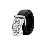 Серебряный спортивный автомобиль вихрь