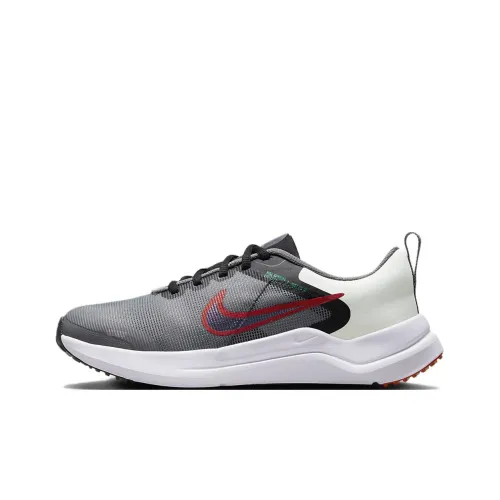 Nike Downshifter 12 GS противоскользящие амортизаторы низкие топ беговые кроссовки для детей серо-белые подростковые