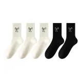 5 пар (3 белых + 2 черных)