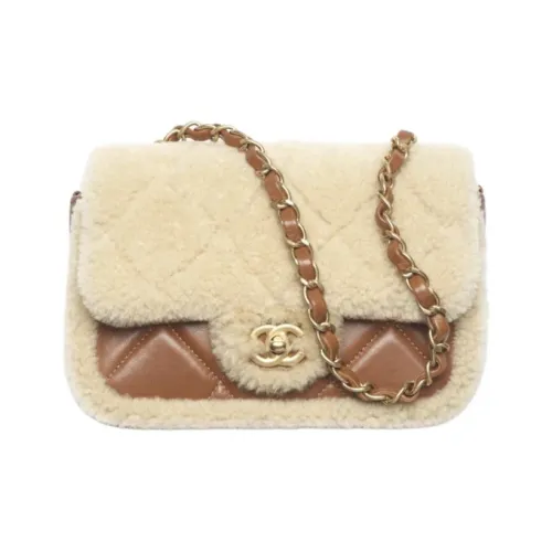 CHANEL Сумки через плечо Женские