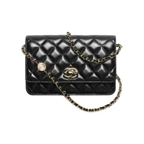 CHANEL Женские кошельки