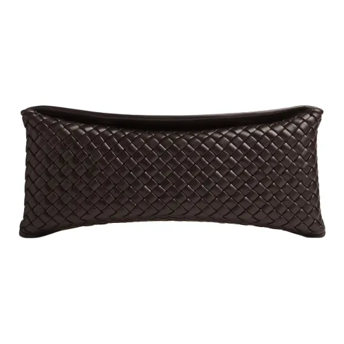 Bottega Veneta Клатч из овечьей кожи женский темно-коричневый