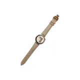 Личи зернистая текстура, кожа, золотая застежка-бабочка, абрикос