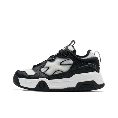 XTEP Звезда X визуально увеличивает рост устойчивые к истиранию противоскользящие низкие кроссовки для скейтбординга женские черный белый