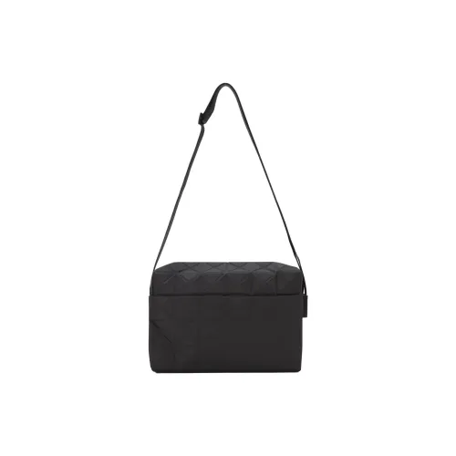 ISSEY MIYAKE Полиэстер Сумка через плечо Унисекс Черный