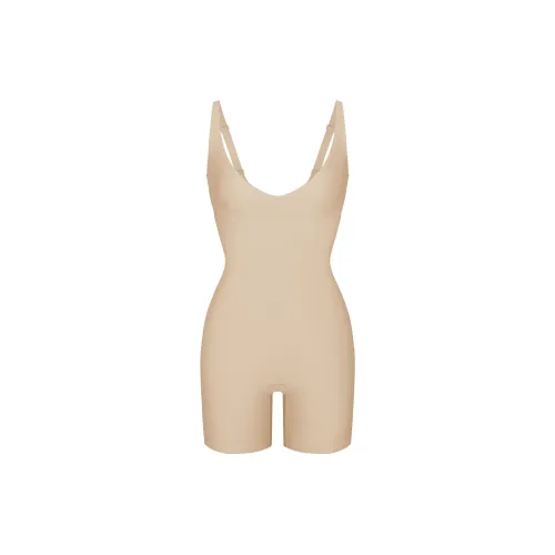 SKIMS FW24 Центральная часть Ядерный SCULPT PLUNGE MID Бедро BODYSUIT Корректирующее белье Женские Песочный Песочный
