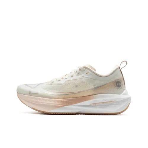 XTEP Ван-Пис Молдованный 2-го Поколения Противоскользящие Устойчивые к Износу Низкий Топ Беговые Кроссовки Женские Белый Коричневый Розовый