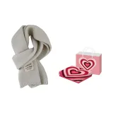 Бежевая коробка в форме сердца