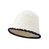 Молочно-белый