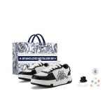 Белый (С подарками: Цветок, Сумка для покупок + Звезды, Аксессуары для обуви * 6 + Шнурки)