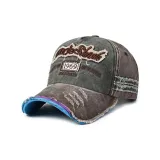 Зеленый топ с коричневым козырьком