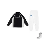 Американская футбольная одежда черно-белая, северокаролинские белые штаны и белые фирменные носки.