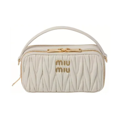 MIU MIU Matelassé Мягкий Коровья Кожа Через плечо Одно плечо Сумка Женская Белая