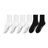 6 пар (4 белых + 2 черных)