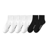 6 пар (4 белых + 2 черных)