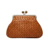 Коричневый