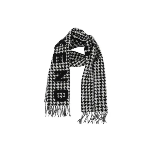 WEEKEND MaxMara Вязаные шарфы Женские