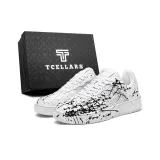 Чёрный с брызгами чернил