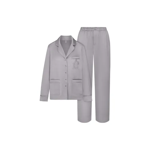 SKIMS FW24 HOTEL SHINE Длинный рукав Пуговица Вверх Сон Комплект Пижамный комплект Женское Зеркало Зеркало Цвет