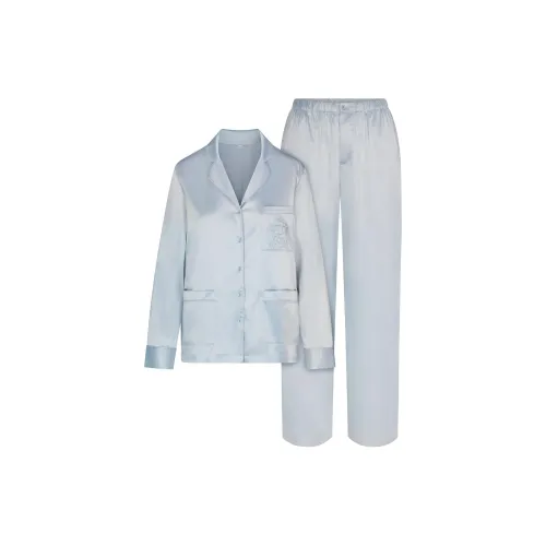 SKIMS FW24 HOTEL SHINE Длинный рукав Кнопка UP Комплект для сна Набор пижам Женские FROST Морозно-голубой