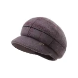 Фиолетовые шапки и кепки