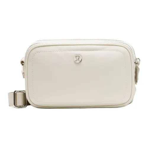 lululemon Переработанный нейлон Crossbody сумка Стандартная Женская Костяной Белый