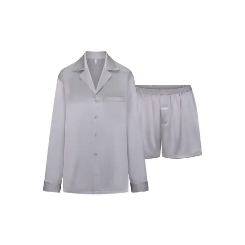 SKIMS Праздничная коллекция FW24 шелк OVERSIZED комплект для сна комплект пижам женский зеркальце зеркальце цвет