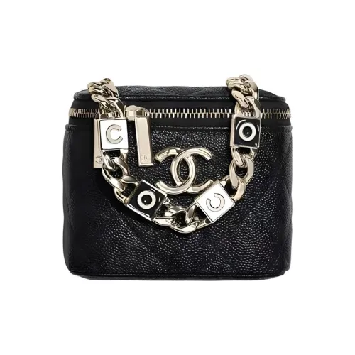 CHANEL С рельефом Тисненый Блестящий Икорный Телячья кожа Косметичка Одно плечо Через плечо Клатч Маленький Женский Черный